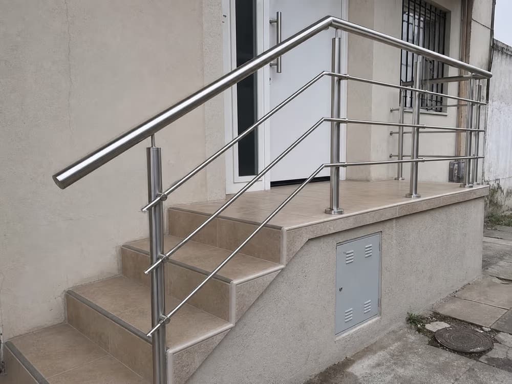 Baranda de acero inoxidable para escalera a medida