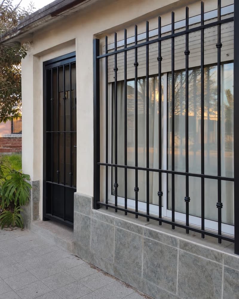 Reja de hierro para ventana y puerta con nudos, a medida